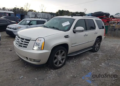 2010 Cadillac Escalade Luxury z USA, uszkodzony, nr VIN 1GYUKBEF2AR213298